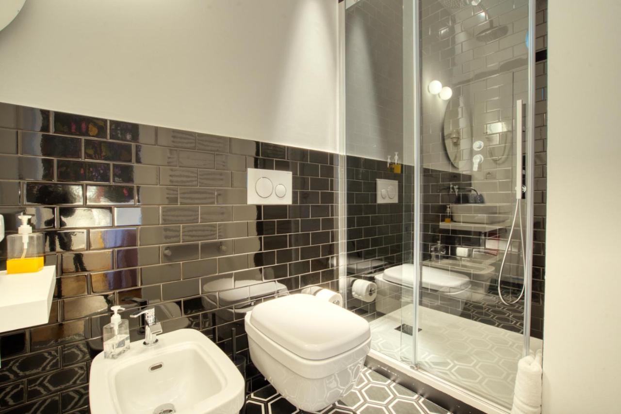 Dimora Claudia - Elegante Matrimoniale Con Bagno, Private Rooms, Self Check In, No Reception Мілан Екстер'єр фото